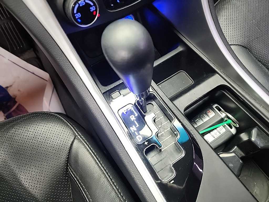 HYUNDAI Sonata - Vista 8