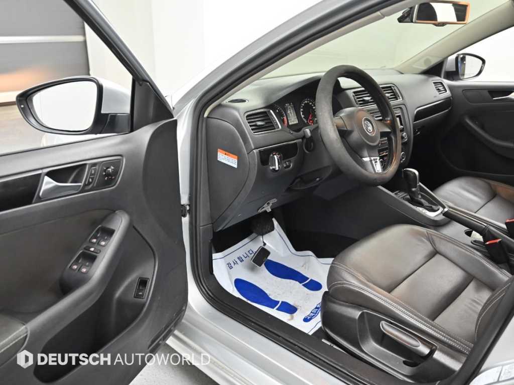 Volkswagen Jetta - Vista 11