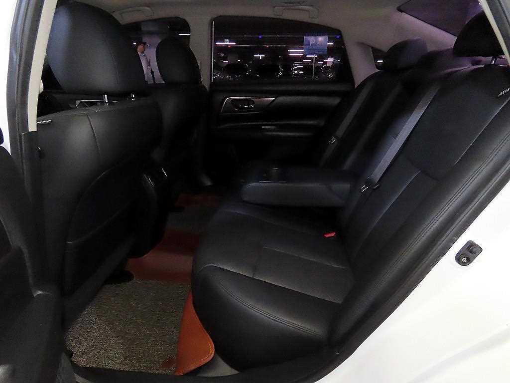 Nissan Altima - Vista 7