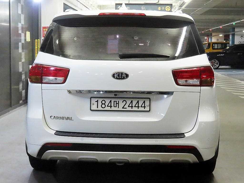 KIA Carnival - Vista 5