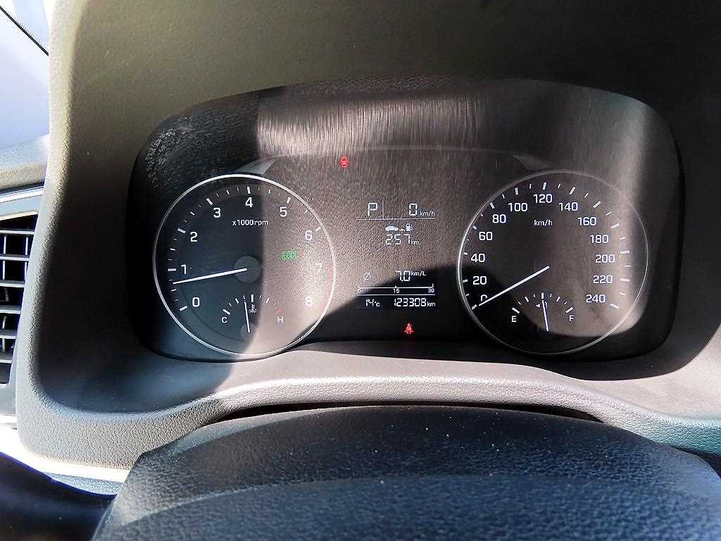 HYUNDAI Avante - Vista 9