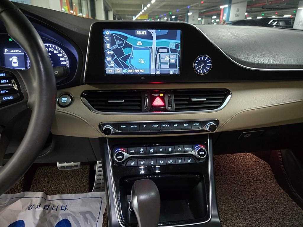 HYUNDAI Grandeur - Vista 10