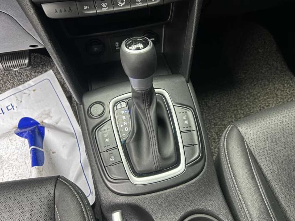 HYUNDAI Kona - Vista 10