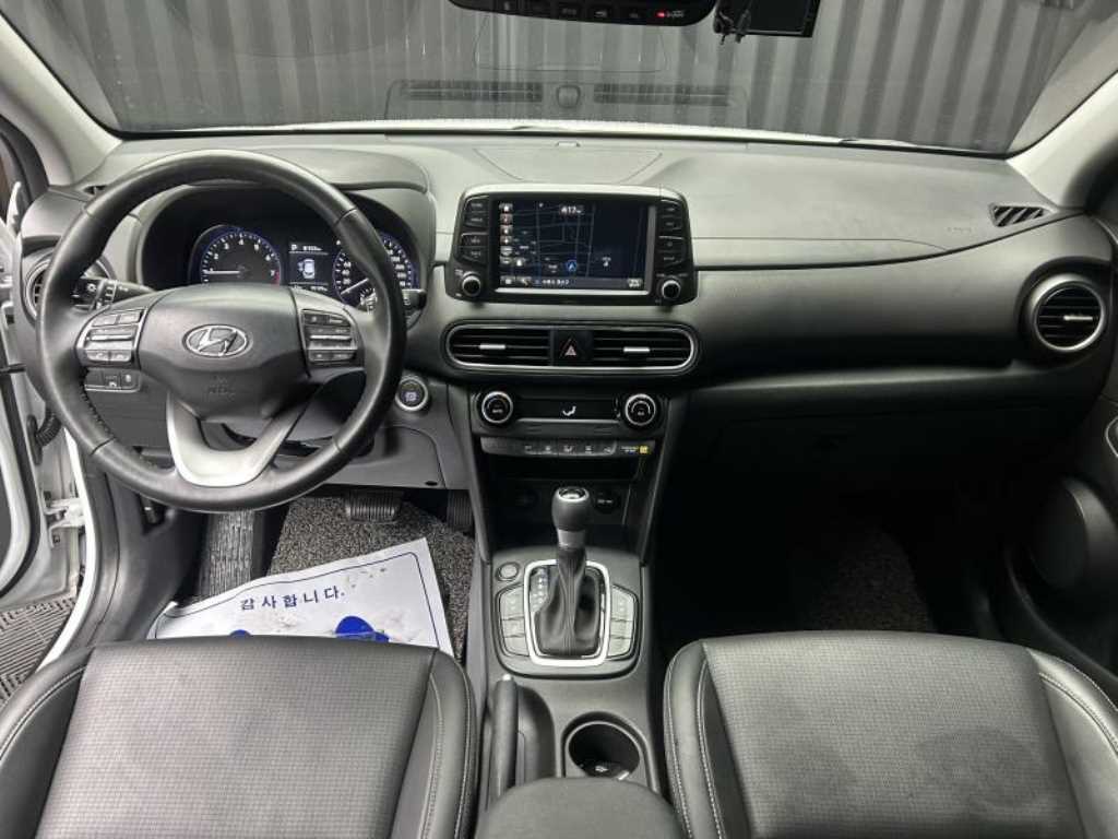 HYUNDAI Kona - Vista 9