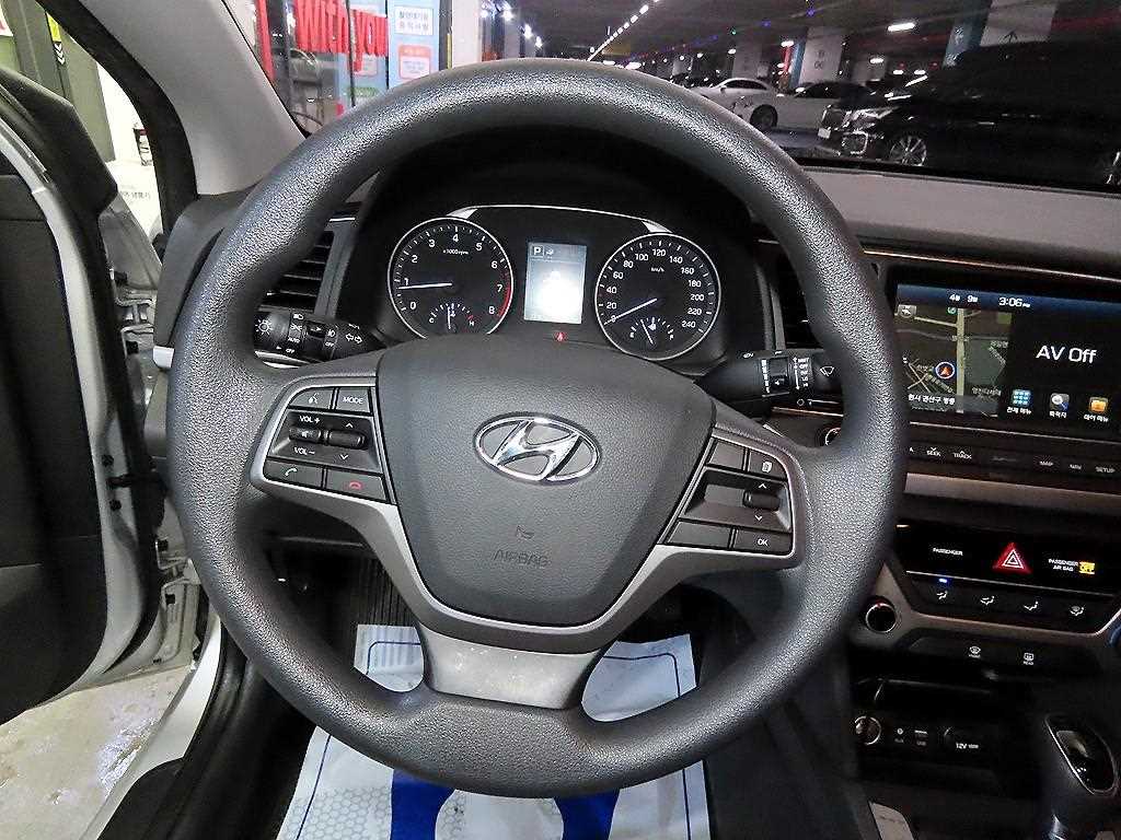 HYUNDAI Avante - Vista 6