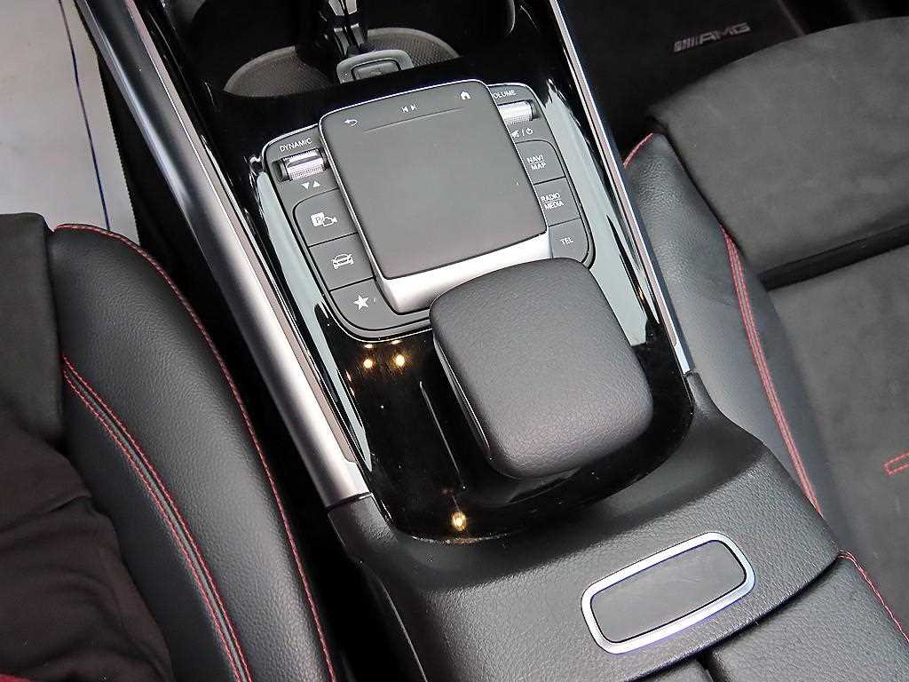 Mercedes Benz EQA - Vista 12