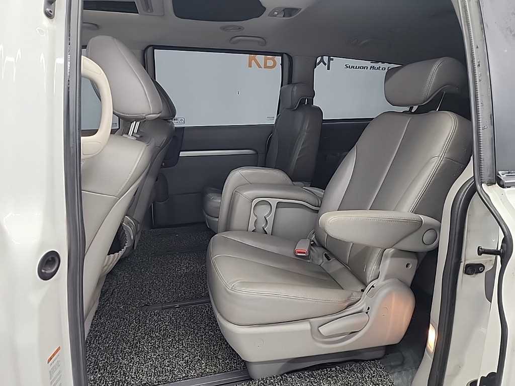 KIA Carnival - Vista 12