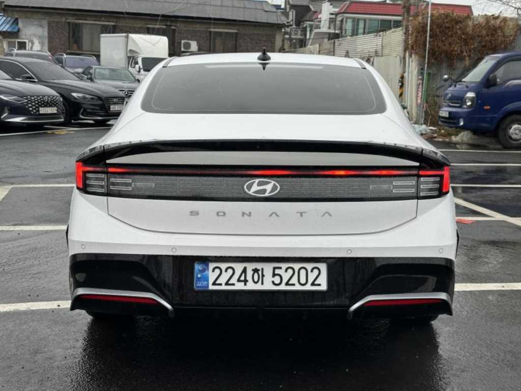 HYUNDAI Sonata - Vista 3