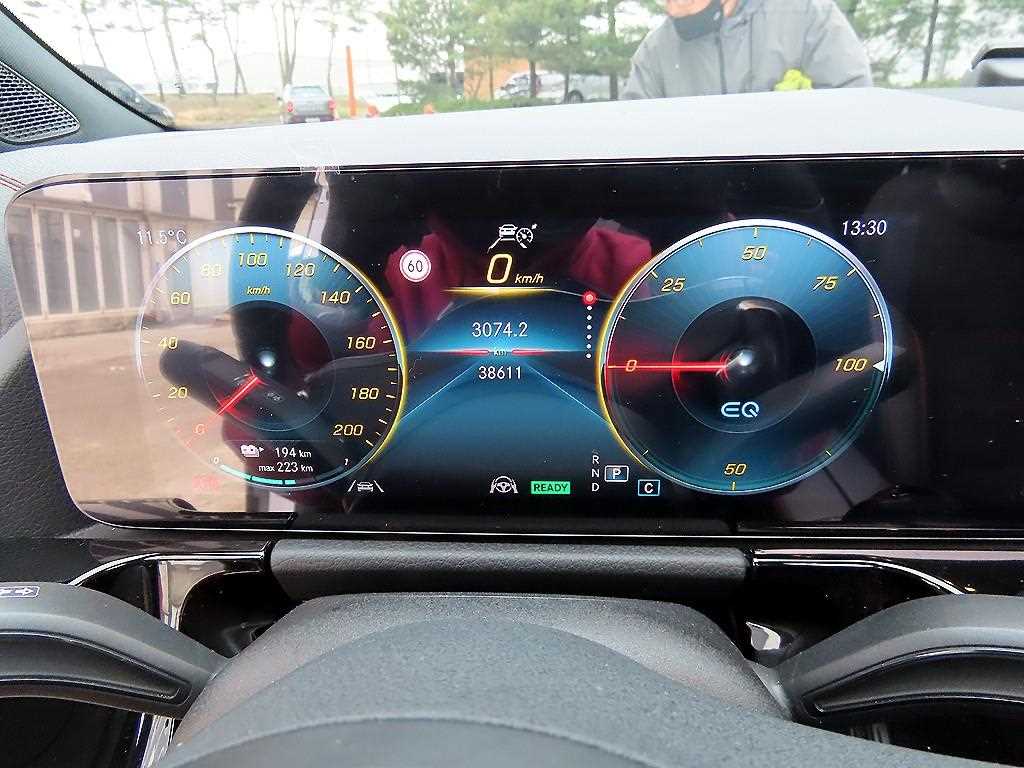 Mercedes Benz EQA - Vista 9