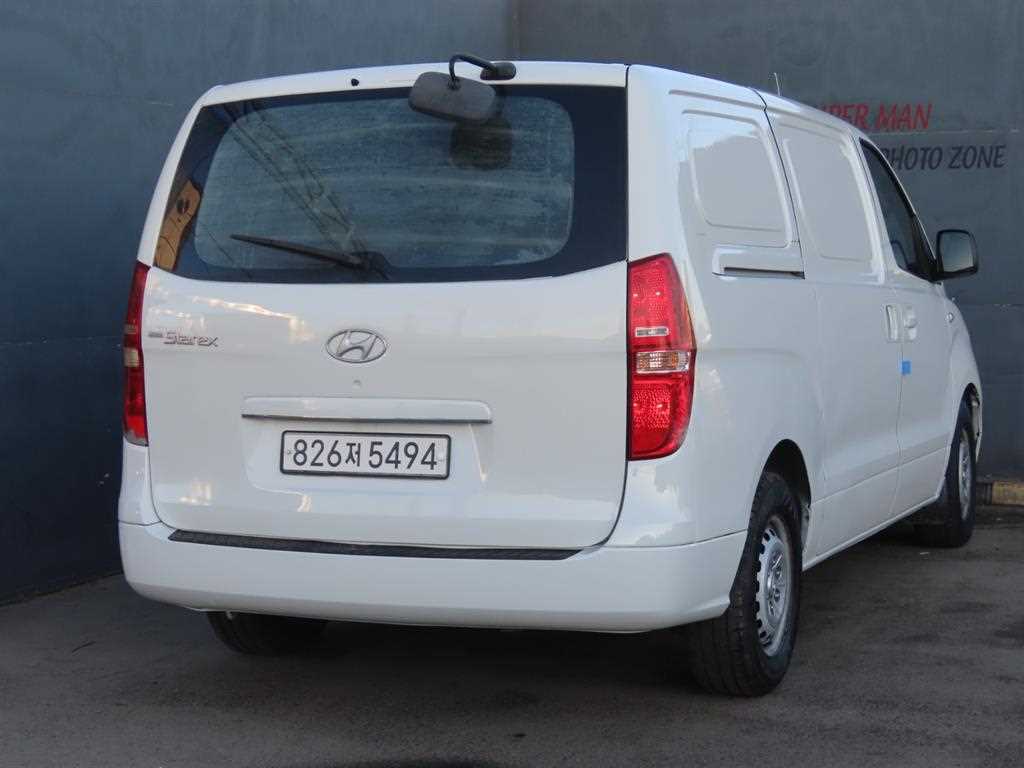 HYUNDAI Starex - Vista 3