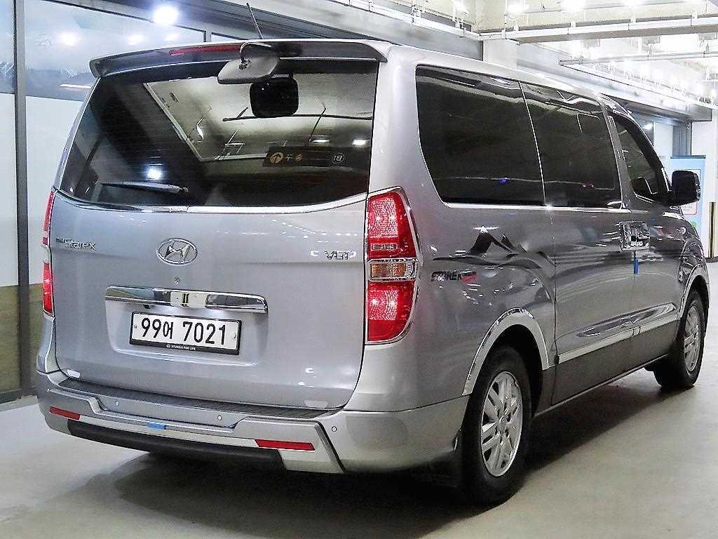 HYUNDAI Starex - Vista 4