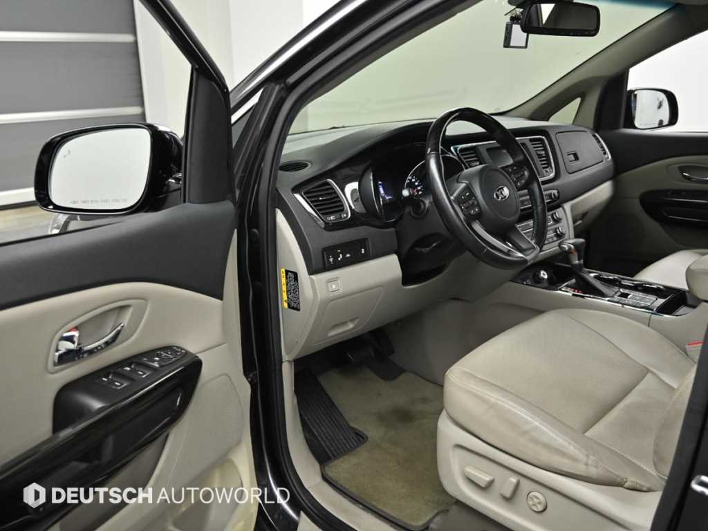 KIA Carnival - Vista 11