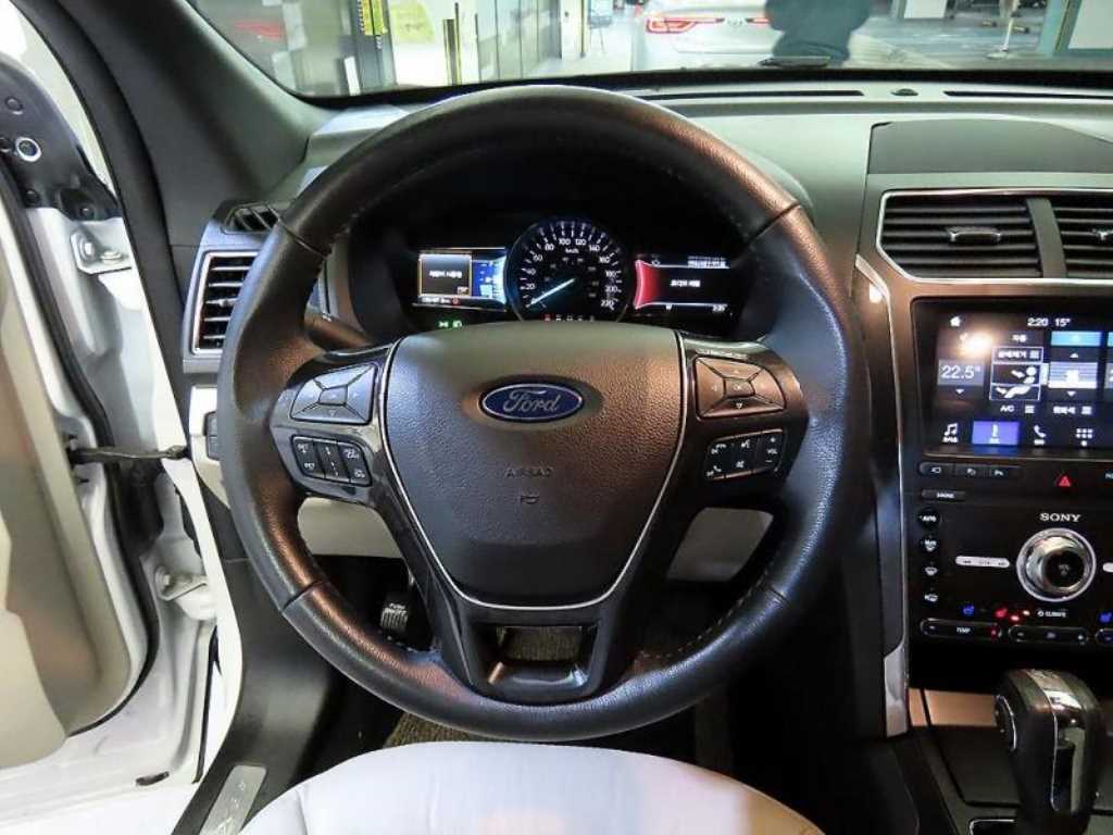 Ford Explorer - Vista 8