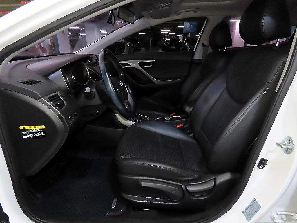 HYUNDAI Avante - Vista 6