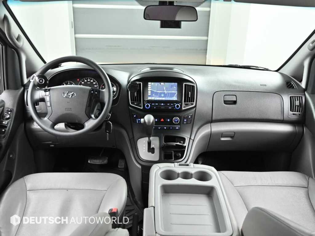 HYUNDAI Starex - Vista 7