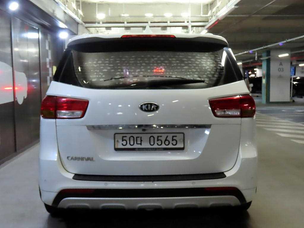 KIA Carnival - Vista 5