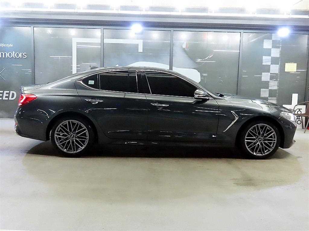 Genesis G70 - Vista 3