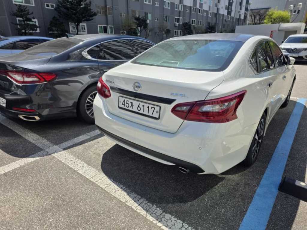 Nissan Altima - Vista 4