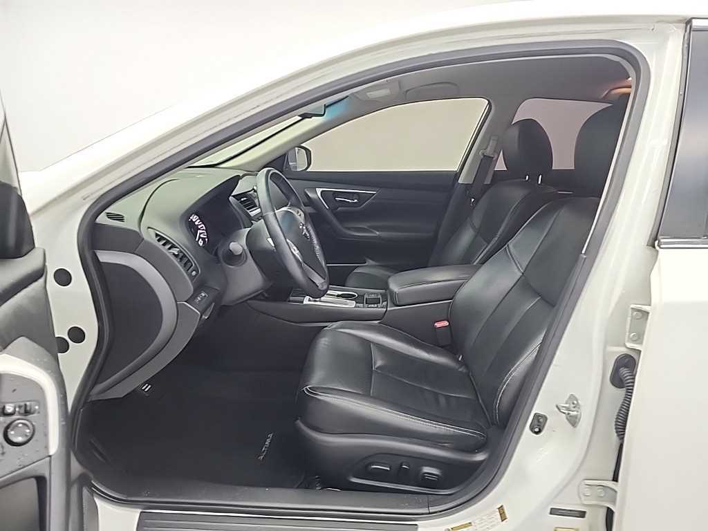 Nissan Altima - Vista 12