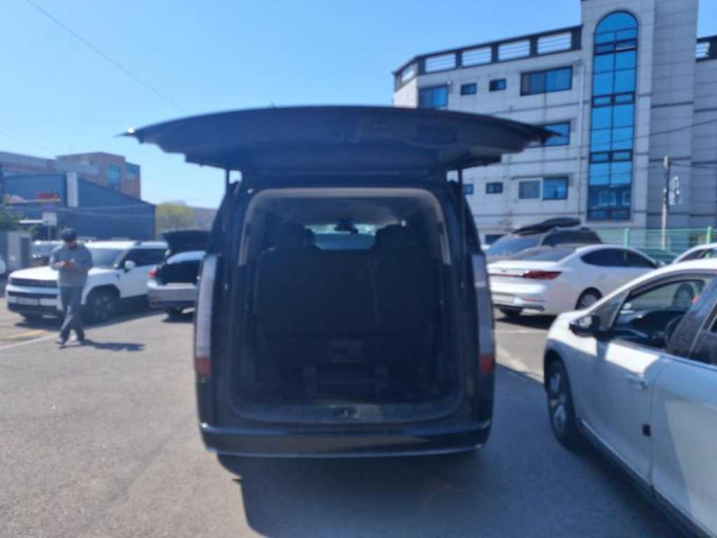 HYUNDAI Staria - Vista 4