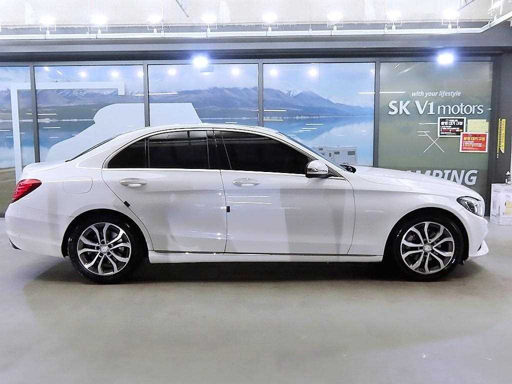 Mercedes Benz C Class - Vista 4