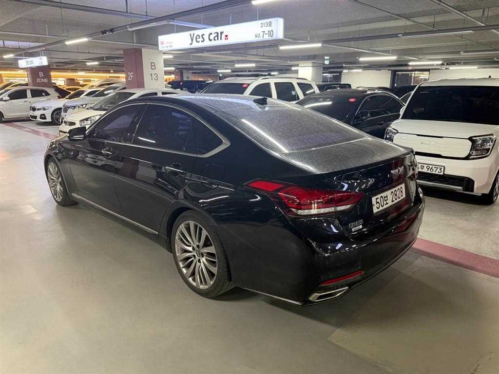 HYUNDAI Genesis - Vista 3