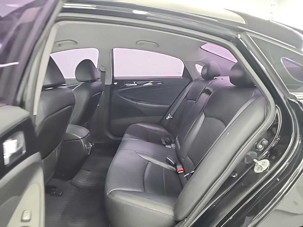 HYUNDAI Sonata - Vista 12