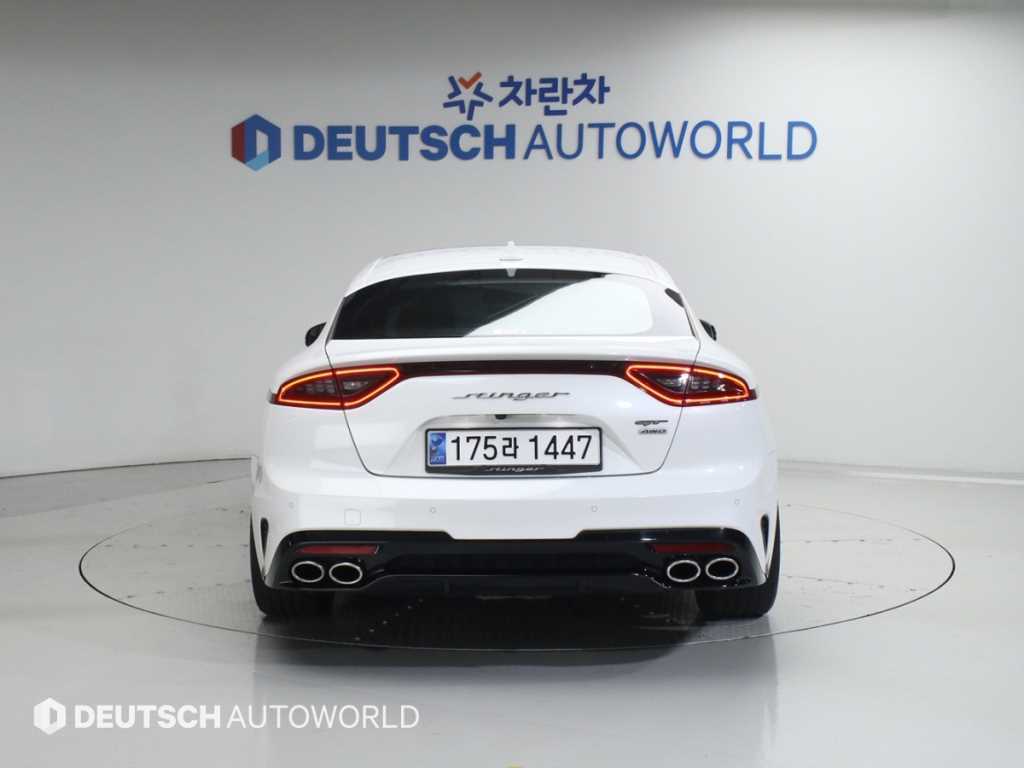 KIA Stinger - Vista 4