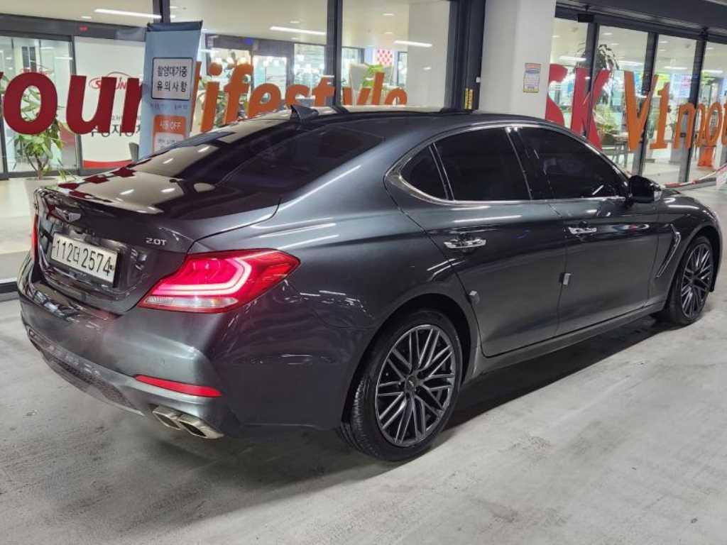 Genesis G70 - Vista 4