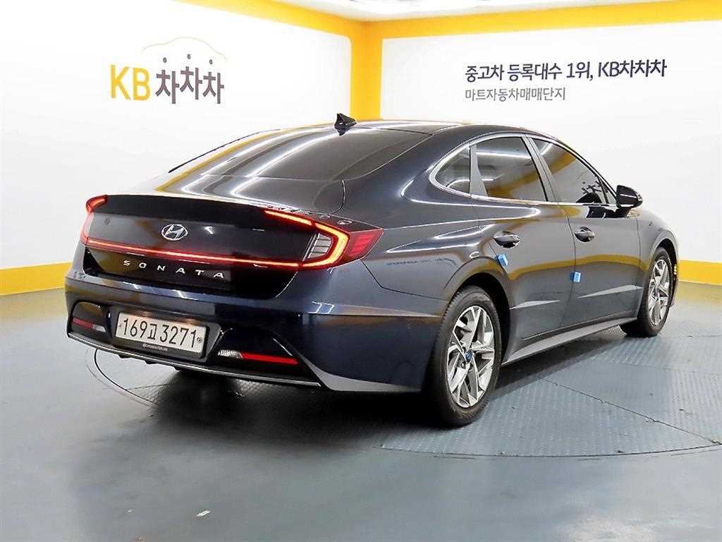 HYUNDAI Sonata - Vista 4