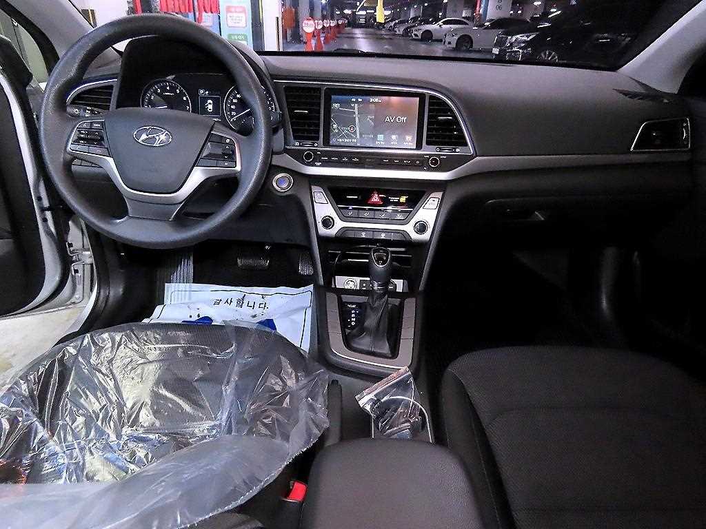 HYUNDAI Avante - Vista 8