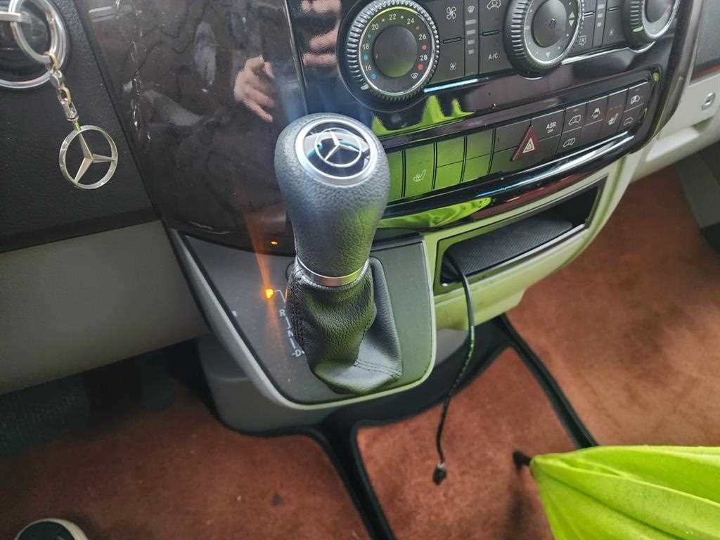 Mercedes Benz Sprinter 2017 Negro - Importación desde Corea - HF Imports Iquique - Foto 18