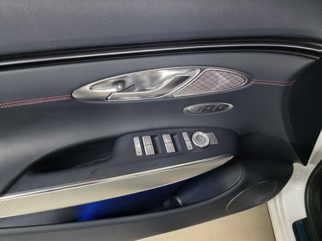 Genesis GV70 - Vista 10