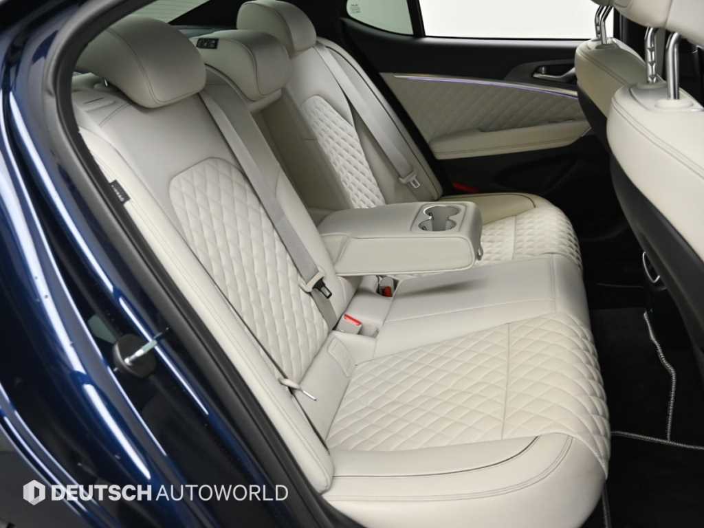 Genesis G70 - Vista 12