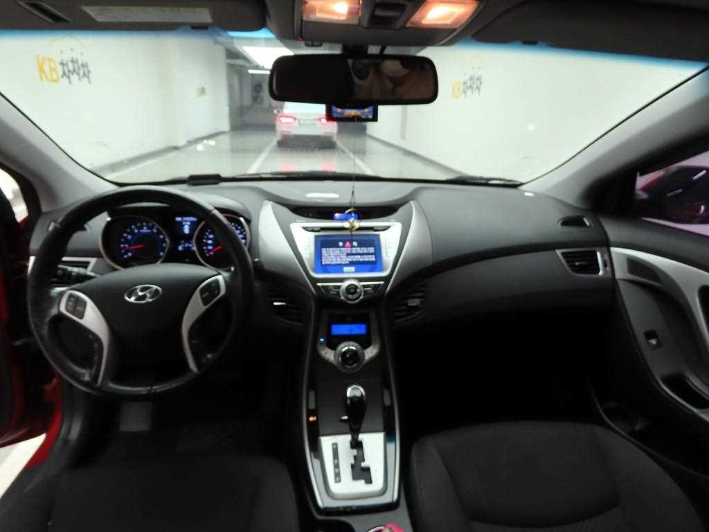 HYUNDAI Avante - Vista 6