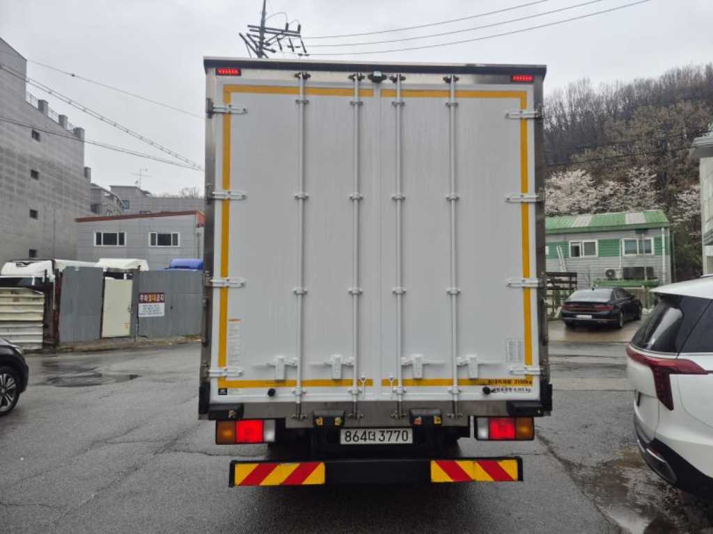 medium and large cargo truck - Vista 7