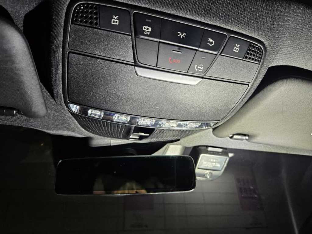 Mercedes Benz E class - Vista 8