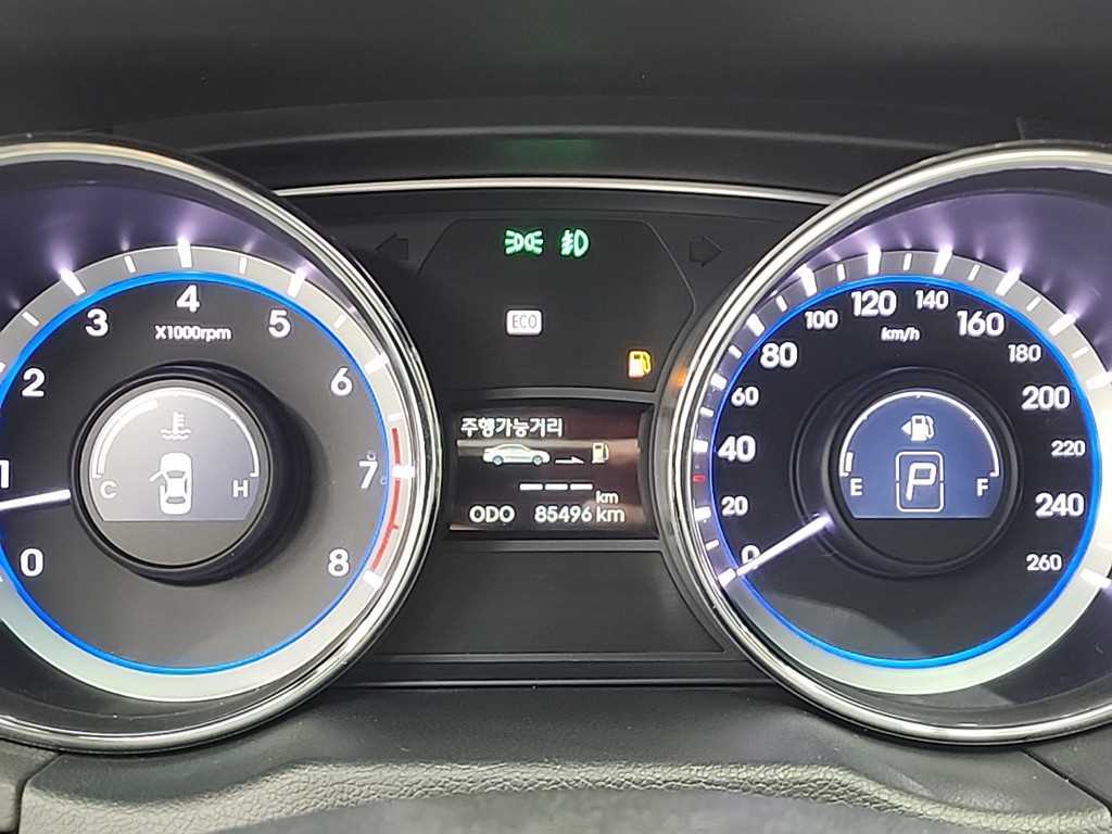 HYUNDAI Sonata - Vista 6