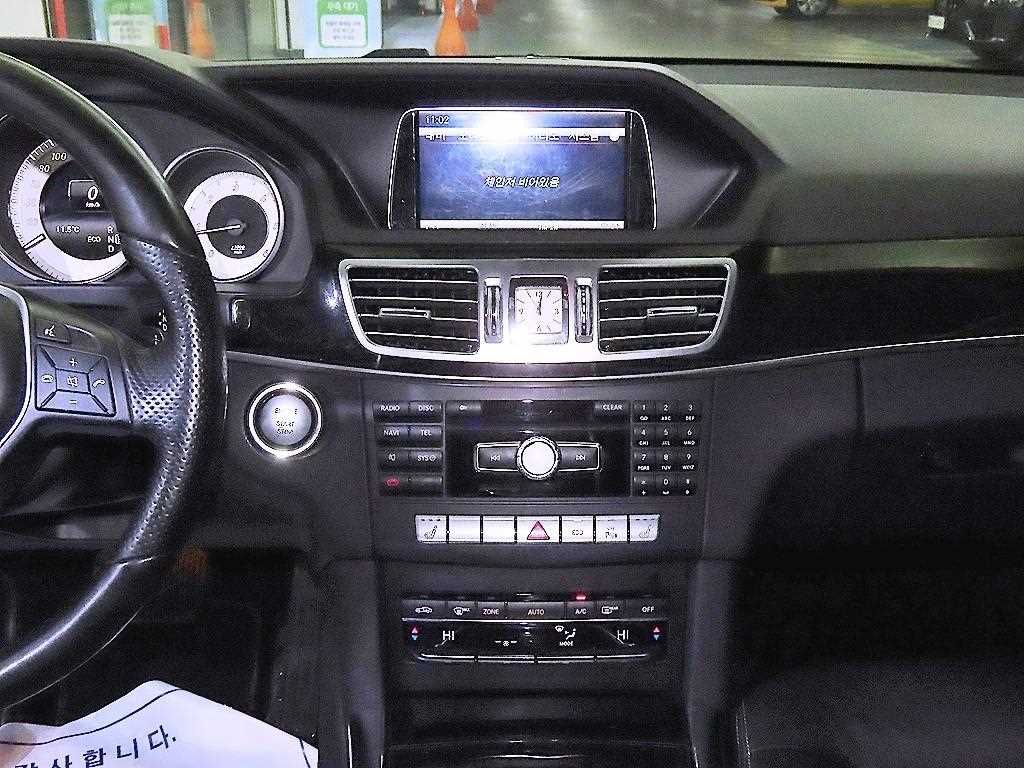 Mercedes Benz E class - Vista 11