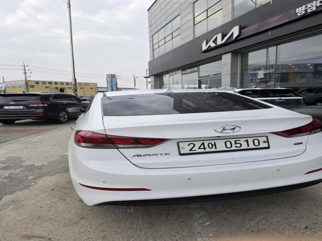 HYUNDAI Avante - Vista 4