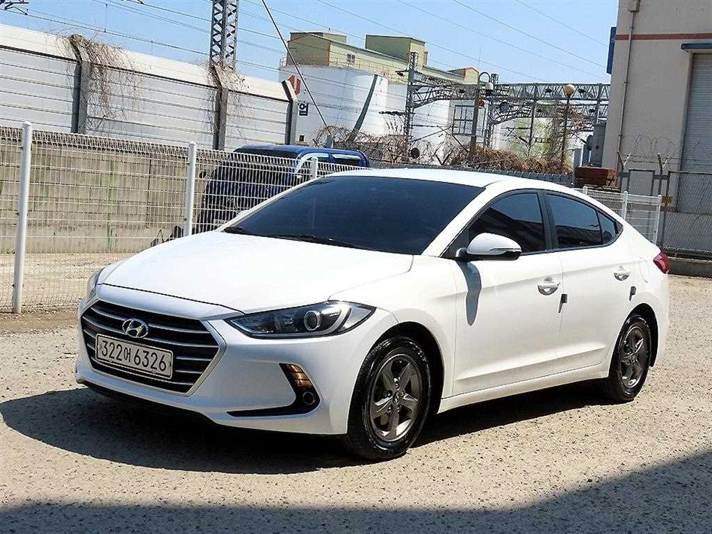 HYUNDAI Avante - Vista 2