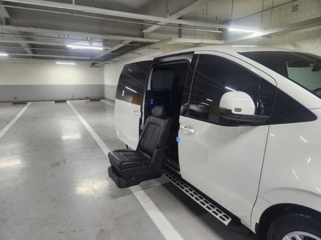 HYUNDAI Staria - Vista 4