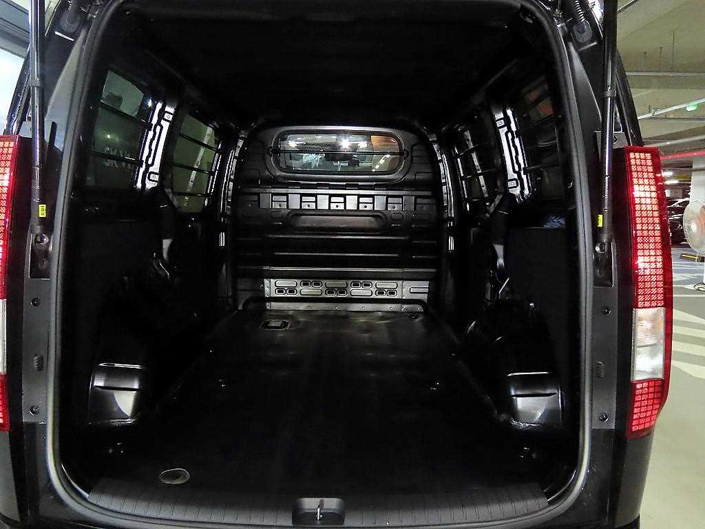 HYUNDAI Staria 2025 Negro - Importación desde Corea - HF Imports Iquique - Foto 16