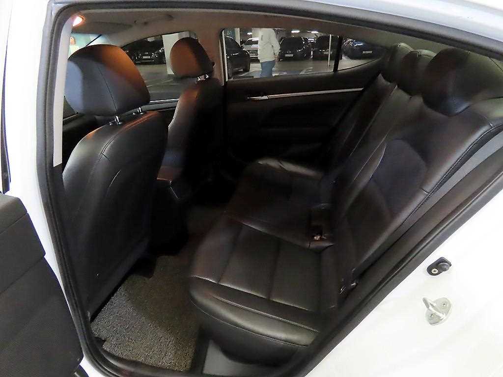 HYUNDAI Avante - Vista 7