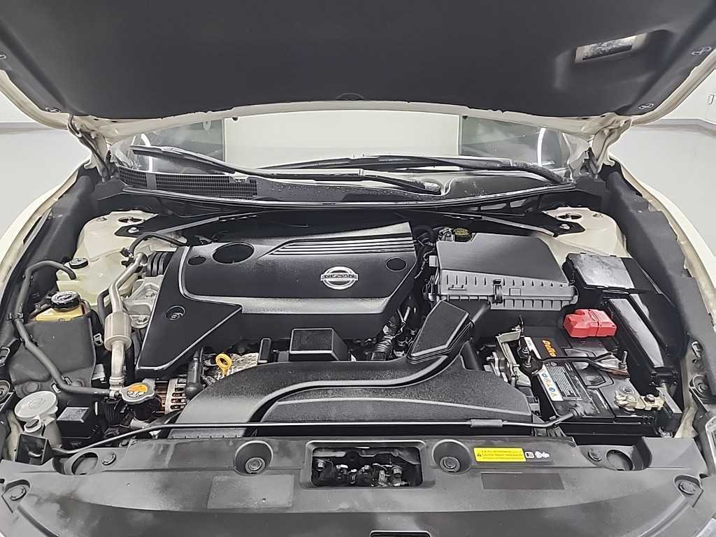 Nissan Altima - Vista 6