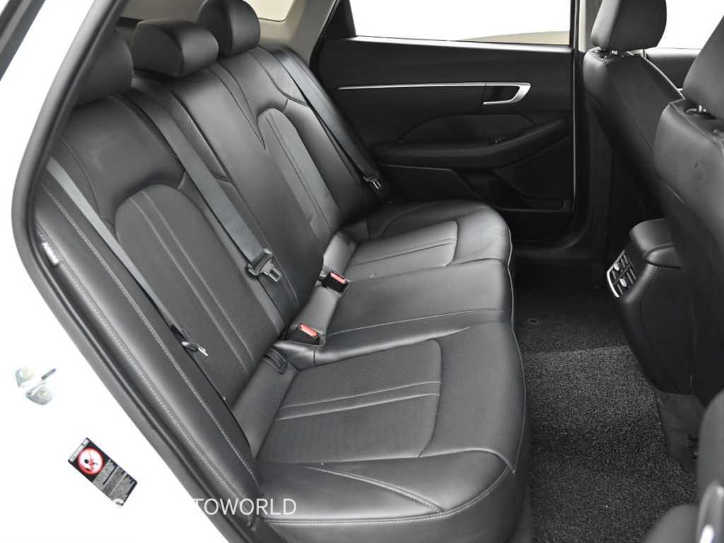 HYUNDAI Sonata - Vista 12