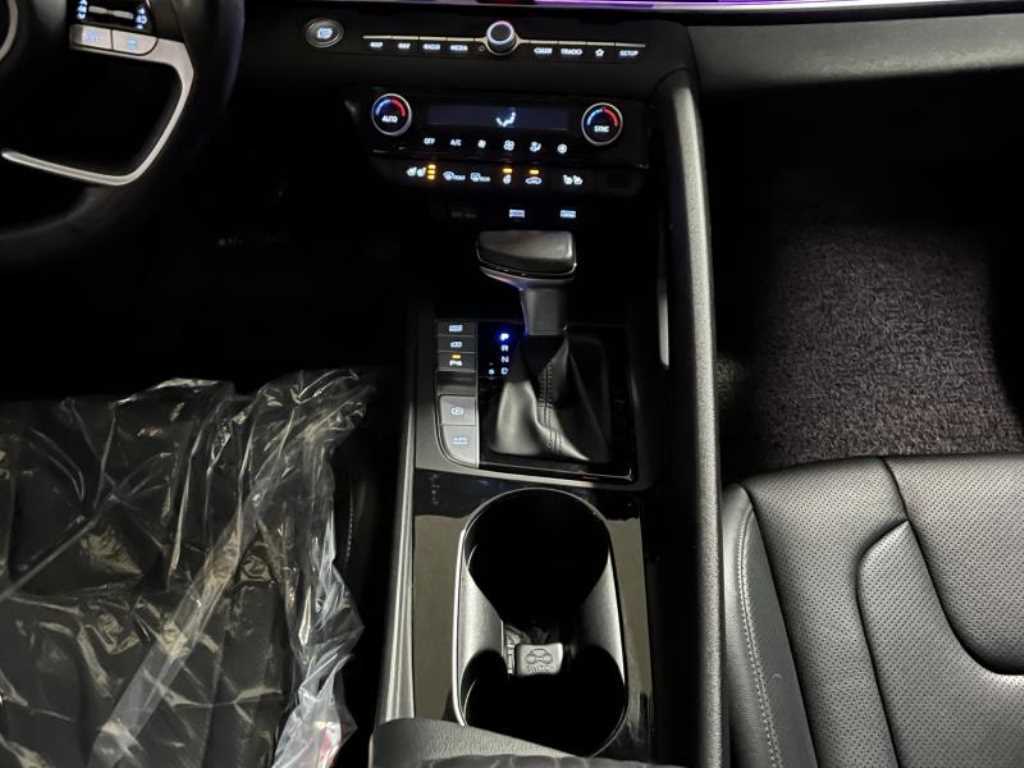 HYUNDAI Avante - Vista 10