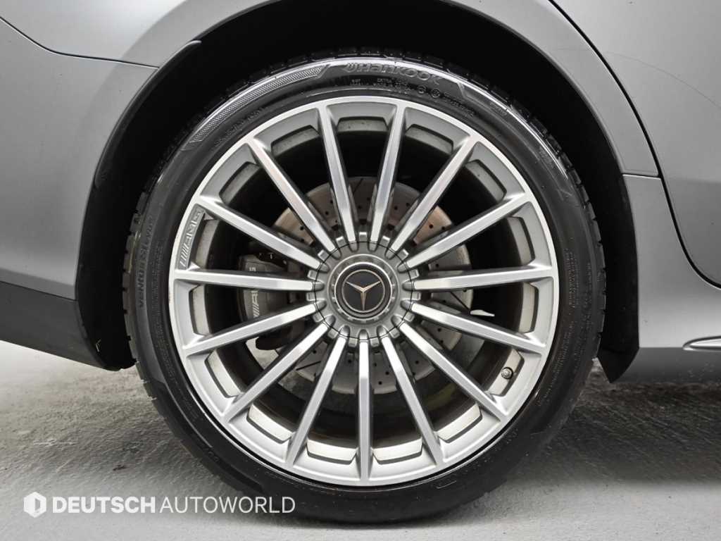 Mercedes Benz AMG GT - Vista 5