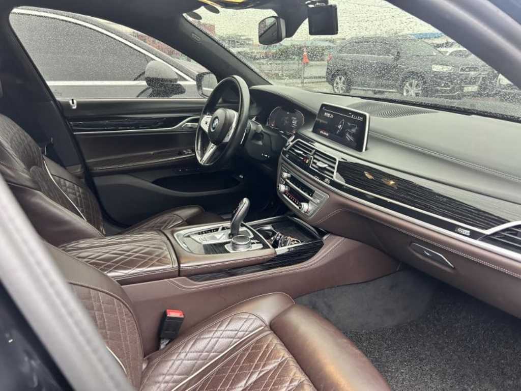 BMW 7 Series - Vista 4