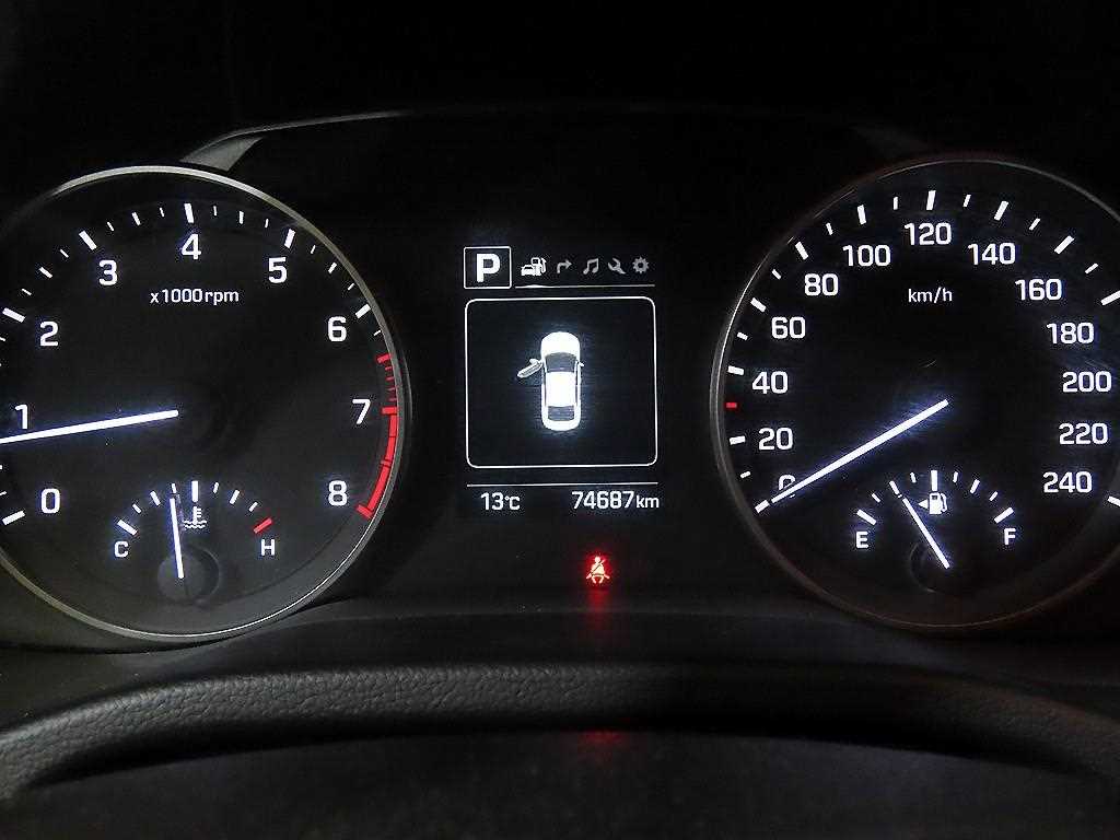 HYUNDAI Avante - Vista 7